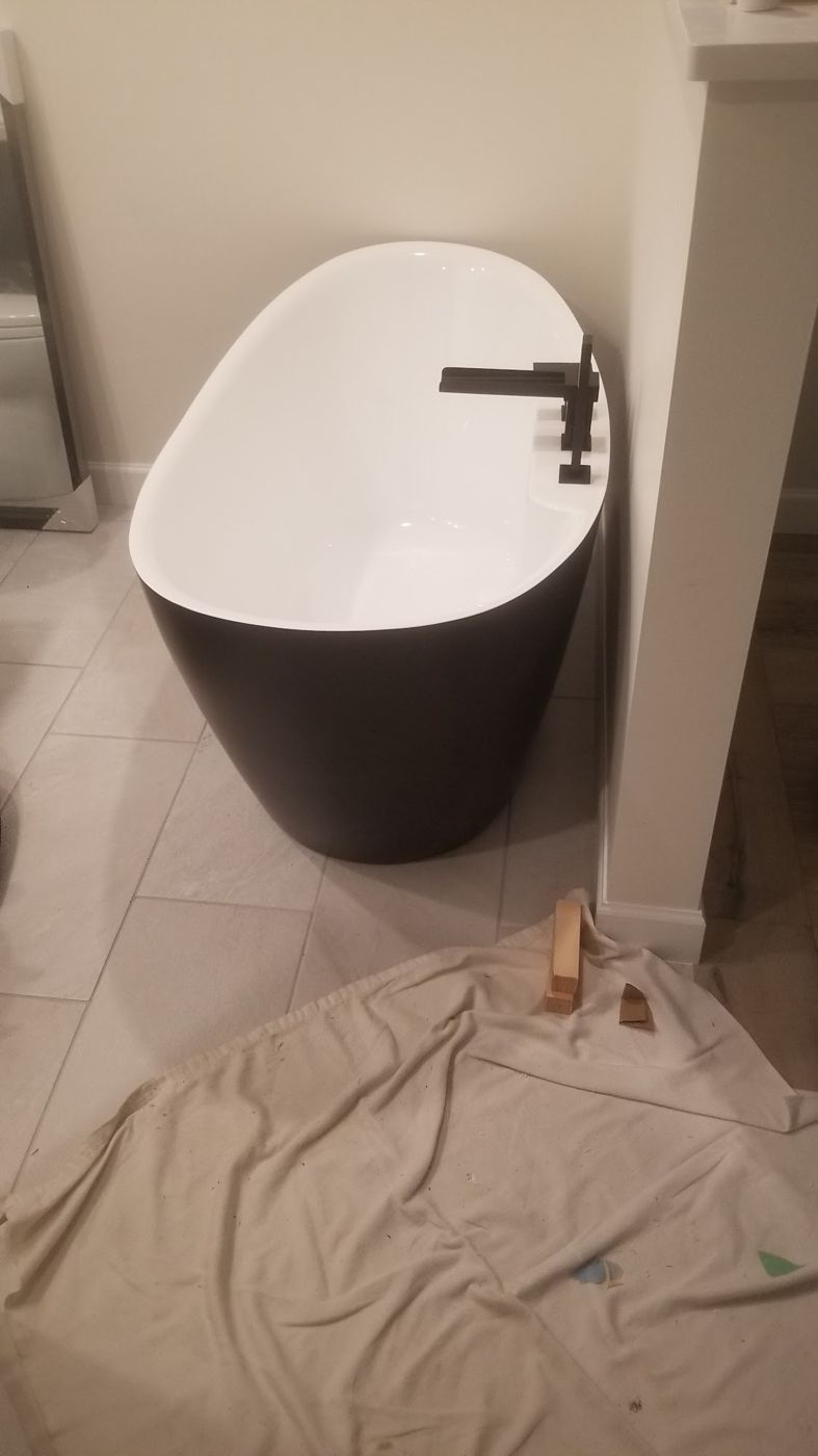 Freestanding black and white bathtub